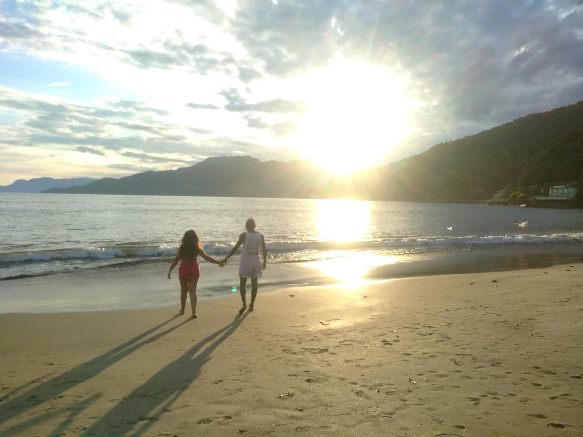 Pôr do sol, mar e amor
